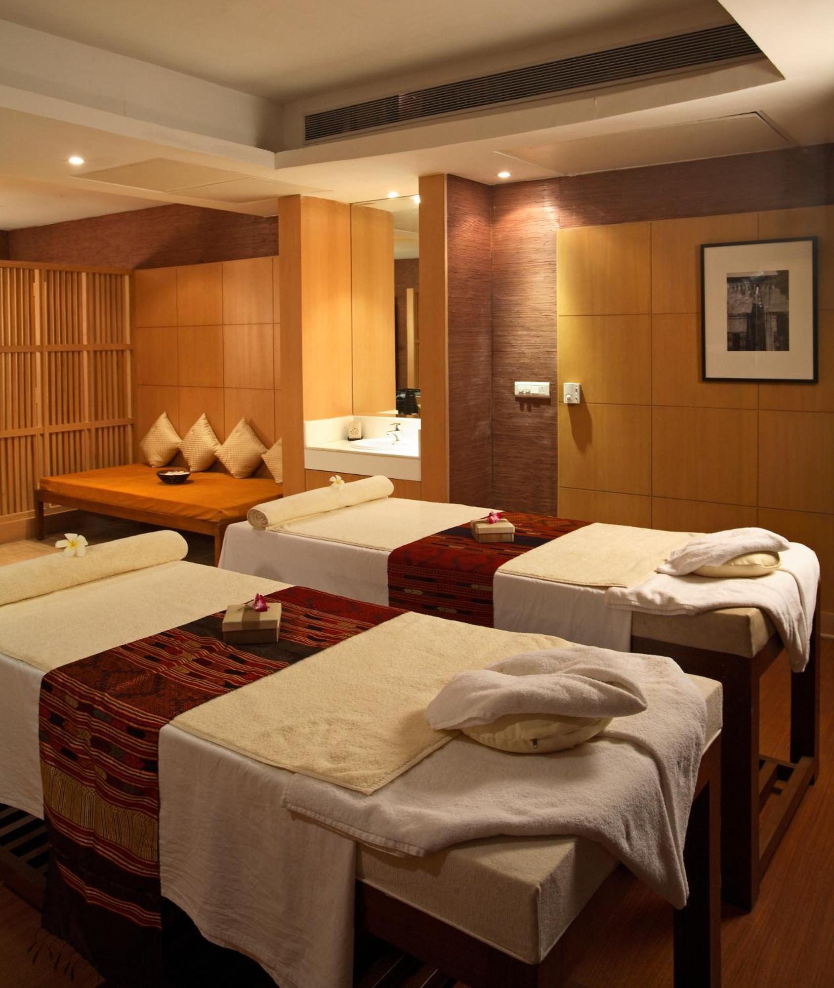 Ellaa Hotel Gachibowli Hyderabad Bagian luar foto